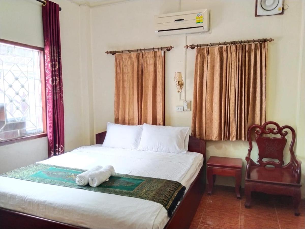 Thipphaphone Guesthouse Pakbeng Exterior photo